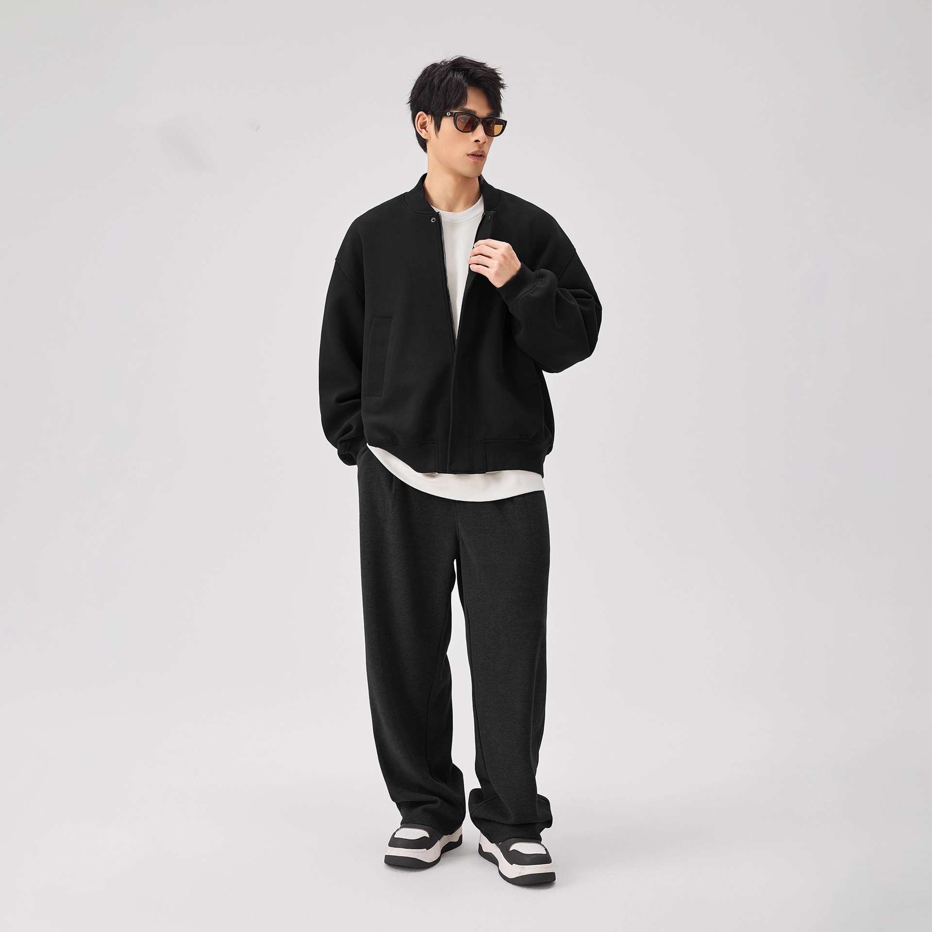 Leichte, luxuriöse Freizeitjacke, gestrickte Baseballjacke für Herren, schwarz, locker geschnitten_voghion.com