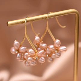 项链;耳钉;手链