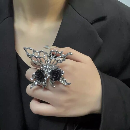 Elegant European and American Style Cross-Border Black Rose Butterfly Ring for Women, Fashionable and Personalized, Overseas Trade Accessory, Heavy Workmanship Design, Hand Jewelry