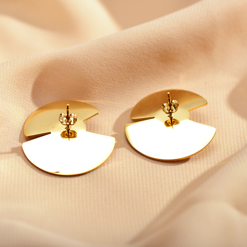 Fashion Flower Copper Gold Plated Artificial Pearls Ear Studs 1 Pair