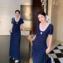 纯欲风藏蓝色碎花V领修身显瘦连衣裙女2025新款夏季日系蕾丝长裙