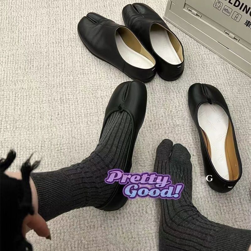 Tabi Pig-Toe Split-Toe Shoes for Women Paired with "Wide Vertical Stripe Seamless Split-Toe Socks for Women" Spring and Summer Gray Socks Women's Mid-Calf Socks