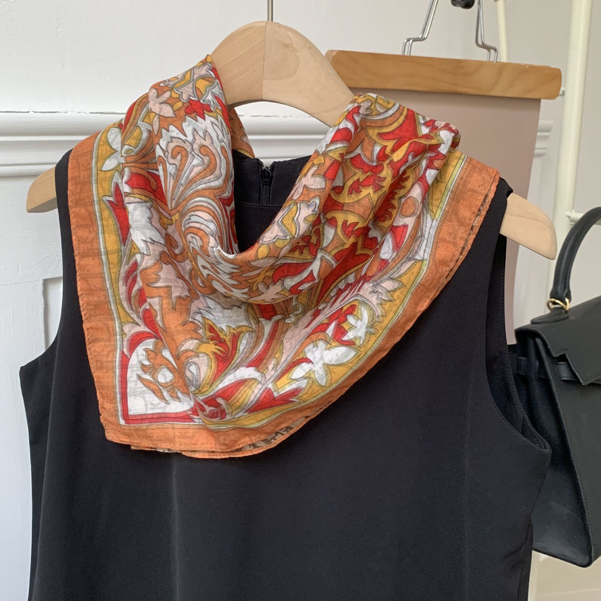 Pañuelo de seda de algodón y lino, bufanda cuadrada grande, estilo de verano de alta gama, estilo de todo fósforo literario, estilo étnico retro, bufanda de flores de anacardo, chal femenino