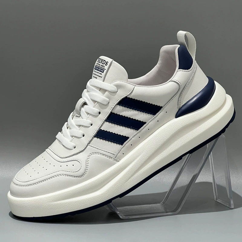 Кожаные маленькие белые туфли Мужские кроссовки осенние новые легкие и толстые подошвы увеличены