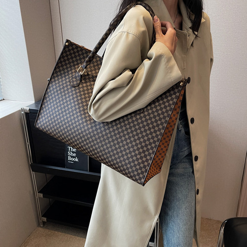 Women's Bags  New Fashionable Large Capacity Shoulder Handbag Handbag Commuting Ladies Retro Tote Bag