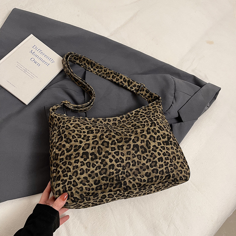Bolso de gran capacidad de leopardo para mujeres otoño y invierno 2024 nueva moda bolso de hombro portátil de moda para trabajar mochila de viaje