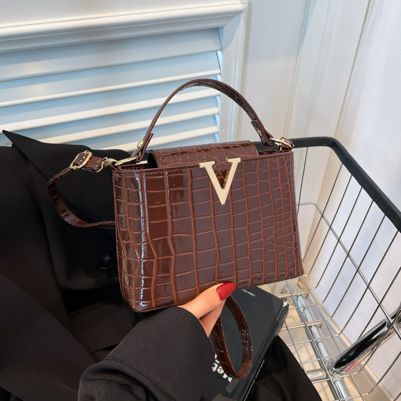 Crocodile Pattern Shoulder Bag For Women Large Trendy Handbag_voghion.com