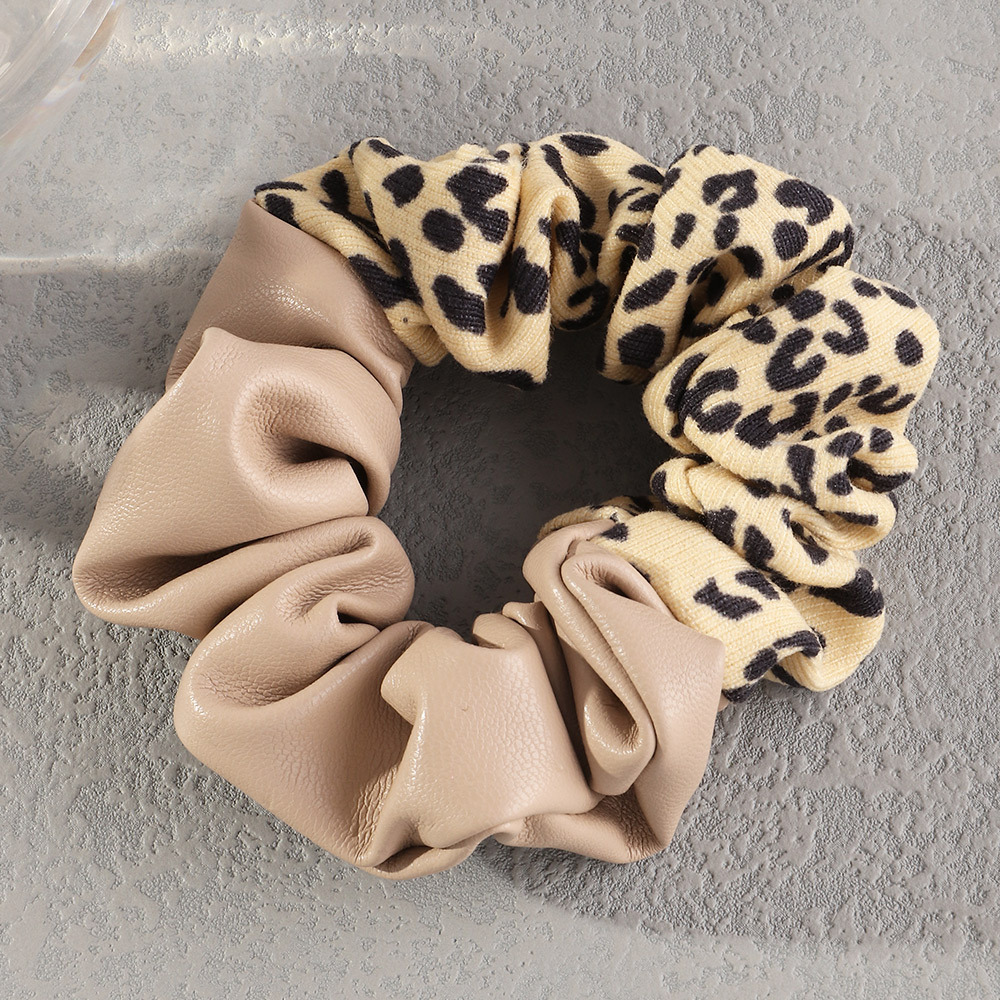 Korean Leopard Leather Hair Scrunchies Wholesale Nihaojewelry display picture 5