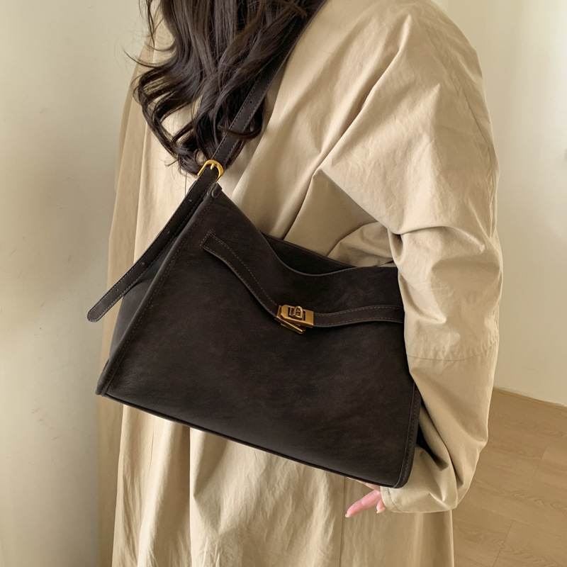Otoño y invierno bolso de mochila de mujer de gran capacidad 2025 nuevo retro viaje bolsa de mano casual versátil bolso de hombro bajo la axila image 5