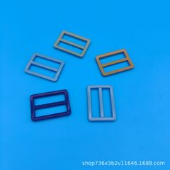 メーカーはカバンの金属部品を供給しています。