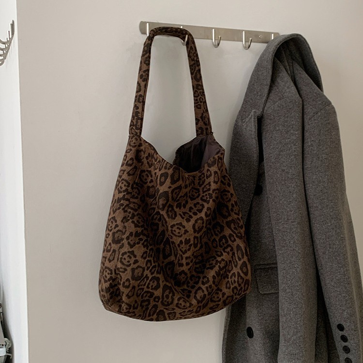 Leopard Print Soft Bucket Shape Shoulder Bag 3