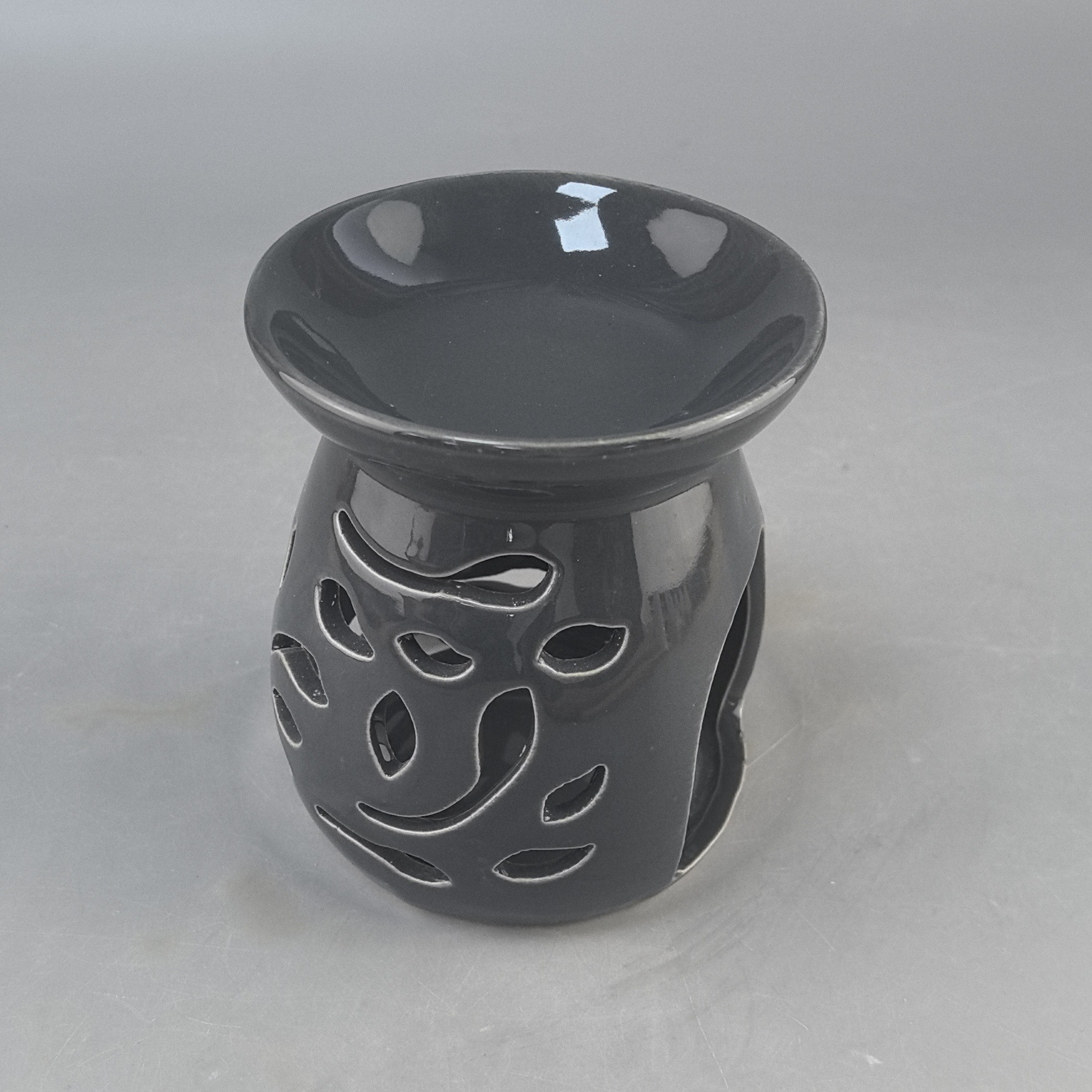 Horno de aromaterapia de cerámica negro puro con agujeros de flores image 3