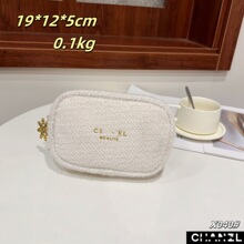 【特价批发】大牌专柜圣诞限定礼遇小方包小香风雪花毛绒化妆包包