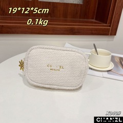 【特別卸売】ビッグブランドカウンター クリスマス限定ギフト 小さな正方形バッグ 小さな香りのスノーフレークぬいぐるみ化粧品バッグ