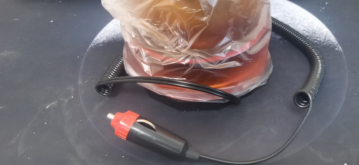 Circular rotating warning light ceiling flash light cigarette lighter into the electric led light car warning light 12v24 volts