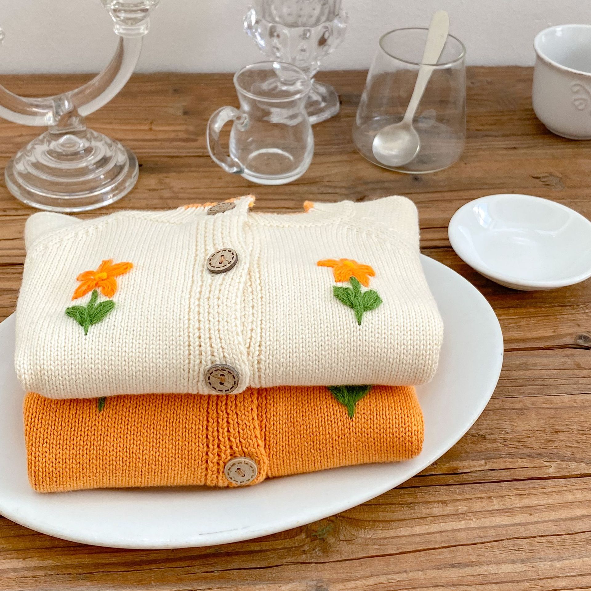 Alsidigt dameovertøj til babyer og børn efterår 2024, håndhæklet blomsterstriktrøje, langt bomuldsgarn_voghion.com