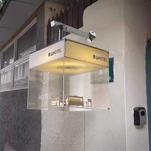 Internet Celebrity Style Creative Transparent Acrylic Rotating Light Box Can Be Equipped with Decorative Pieces to Display the Store Billboard at 360 Degrees