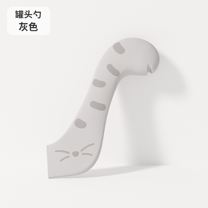 회색 통조림 숟가락
