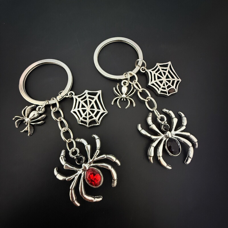 Cross-border retro dark style spider keychain gothic style diamond-encrusted alloy pendant Halloween keychain wholesale Cross-border retro dark style spider keychain gothic style diamond-encrusted alloy pendant Halloween keychain wholesale