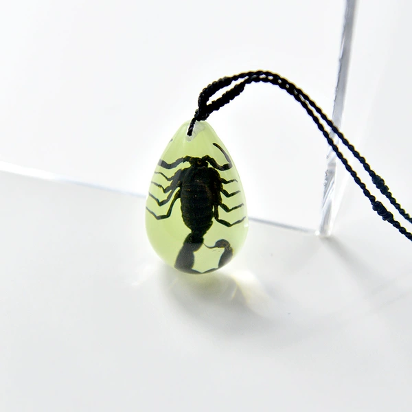 Medium Pendant Luminous Black Scorpion
