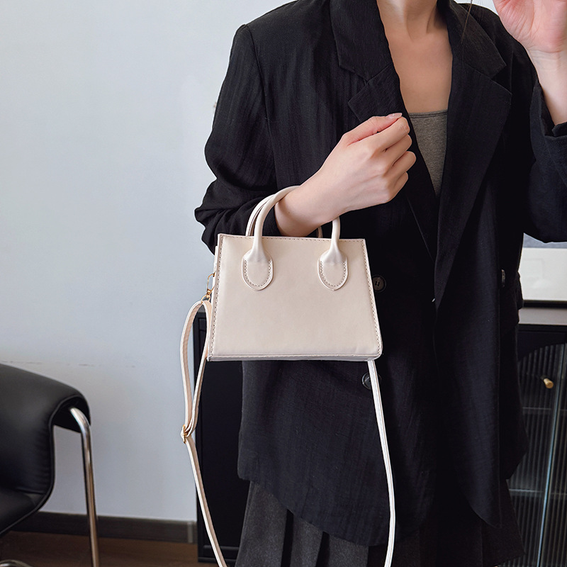 Bolso de mensajero femenino con textura de línea de moda 2025 nuevo bolso femenino portátil de moda de todo fósforo bolso cuadrado pequeño de gran capacidad de cercanías