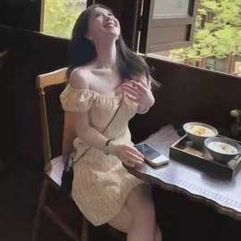 法式气质方领泡泡短袖碎花连衣裙女夏季大码胖mm度假风显瘦包臀裙