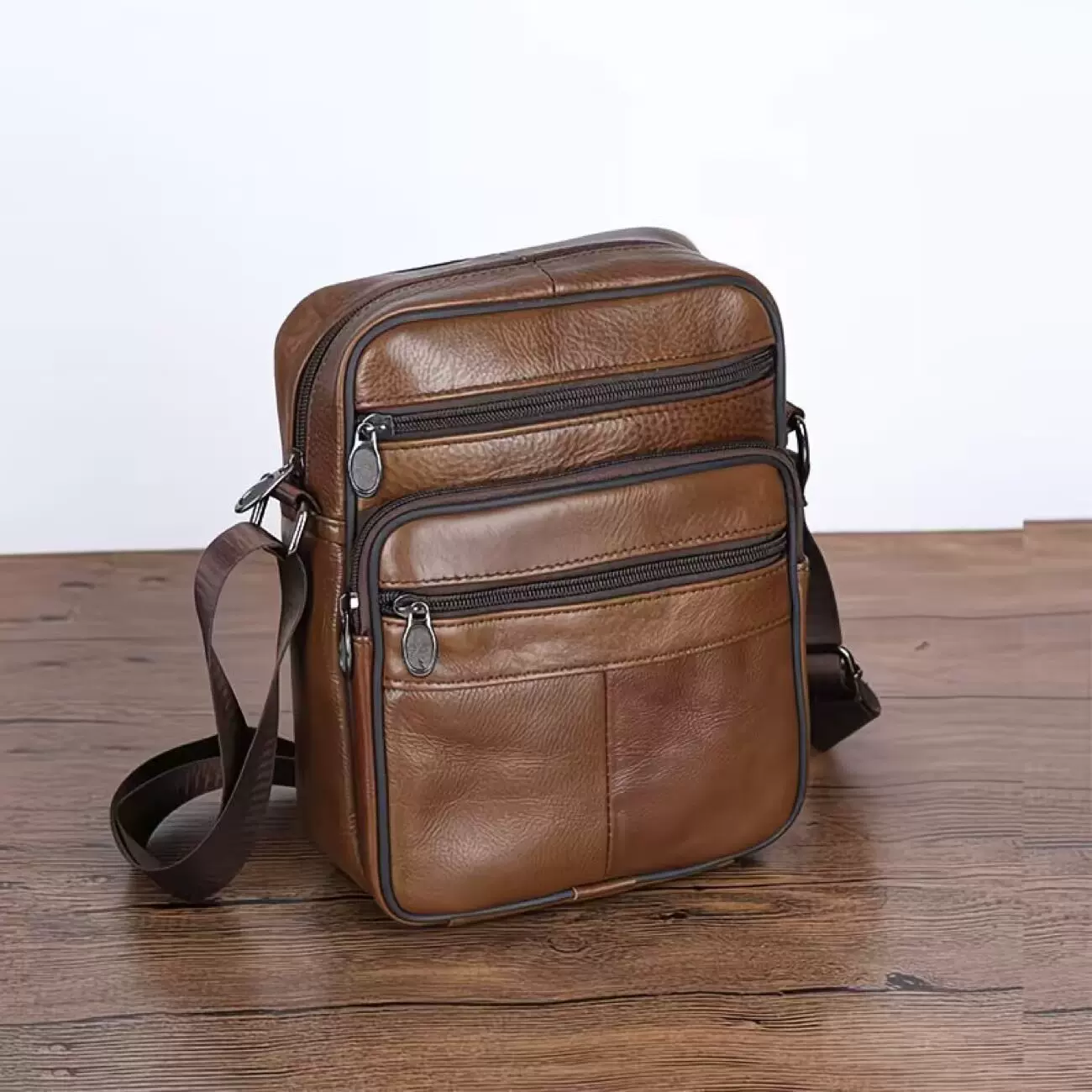 2025新款亚马逊真皮男包时尚单肩包休闲斜挎包牛皮商务男士背包