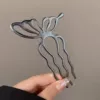 Гладкая заколка с бабочкой