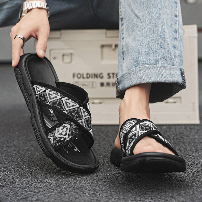 2025 nuevas chanclas de fondo grueso para uso al aire libre, zapatillas casuales diarias para hombres Q lona elástica de fondo suave para hombres