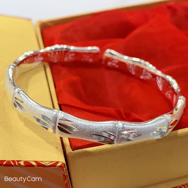 Fashionable glossy bracelet handmade