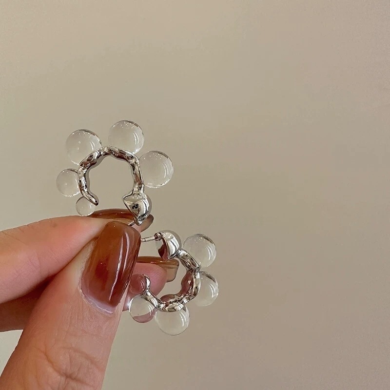 Light Luxury and High-End Transparent Beaded Earrings for Women, Niche, Unique, Exquisite, Retro, Elegant, Fashionable and Versatile Earrings