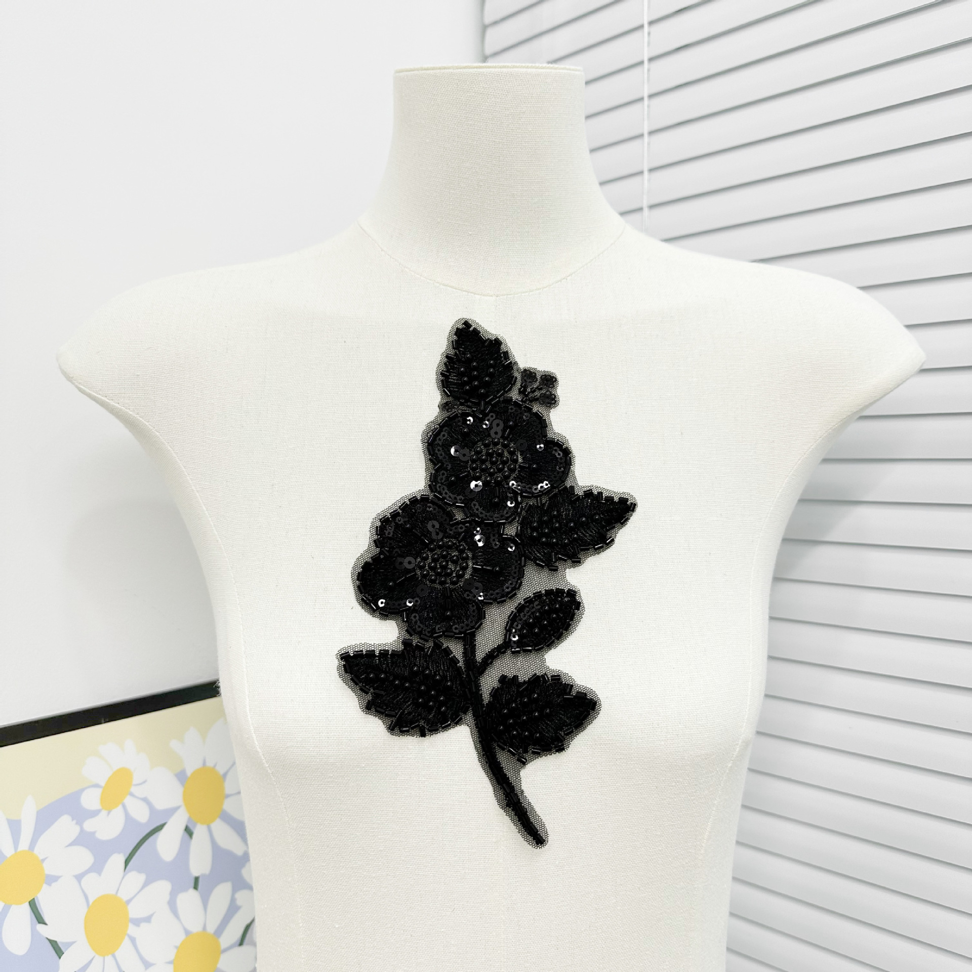 Clavado a mano flor de tela estereoscópico esquinilla de encaje flor de ropa vestido de boda accesorios de decoración en stock al por mayor