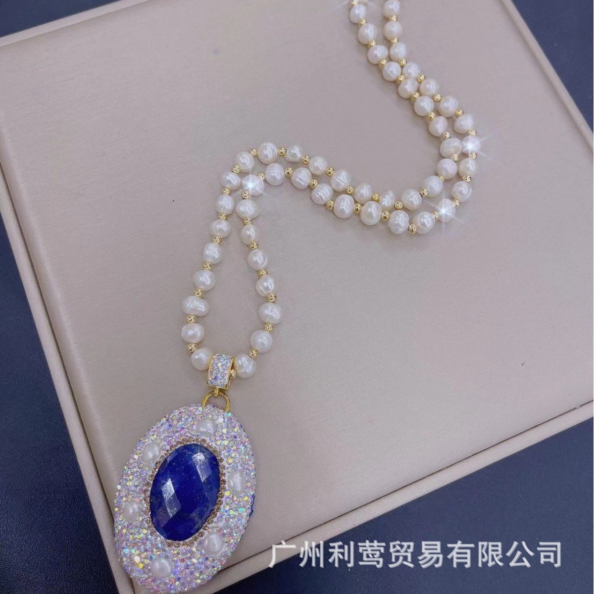 organic fashionable necklace from pearl with zircon