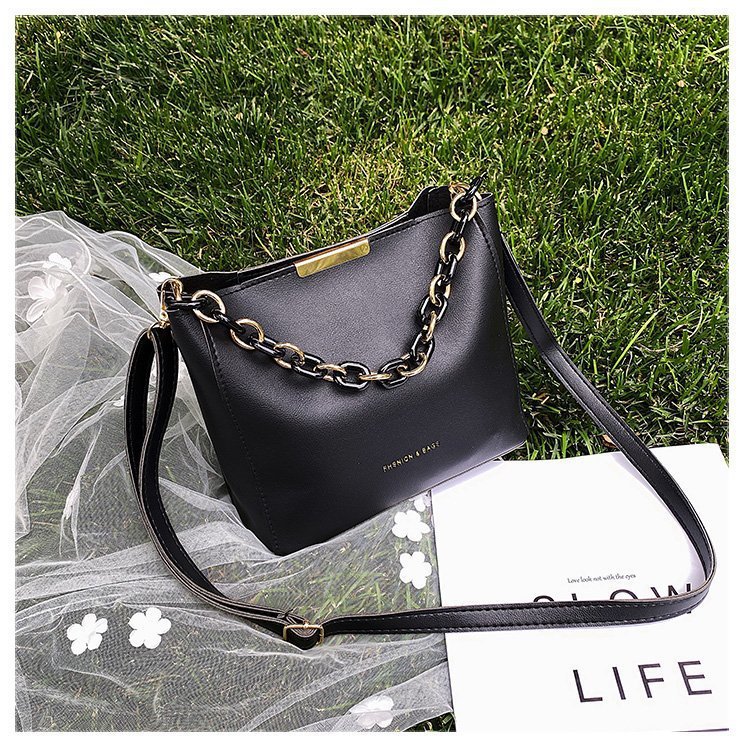 The 2022 new Korean-style women's bucket bag is a trendy spring and summer single-shoulder crossbody bag for young women. It's a cute and simple commuting bag for women undefined