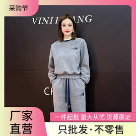 韩版时尚流行穿搭一整套冬季新款灰色圆领加厚套头卫衣女装两件套