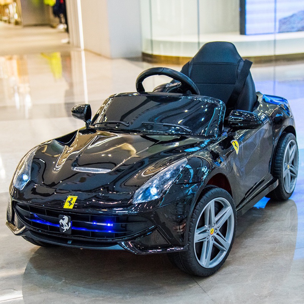 vehículo eléctrico transfronterizo para niños de cuatro ruedas de dos tracciones, coche de juguete de control remoto para hombres y mujeres, sonido Bluetooth