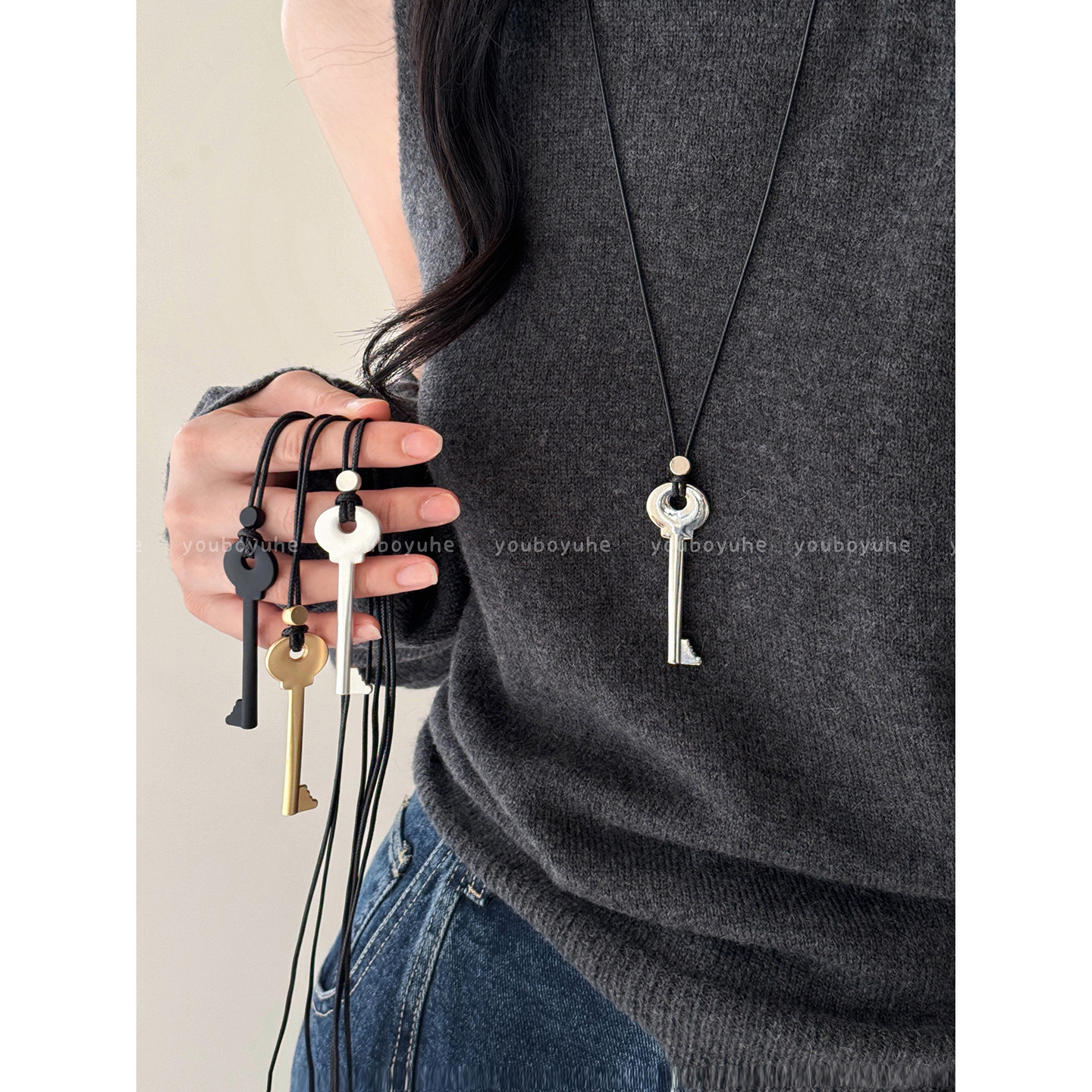 Minimalist Matte Key Pendant Necklace for Women, Light Luxury Niche 2026 New Sweater Chain with Unique Design, Neck Accessory