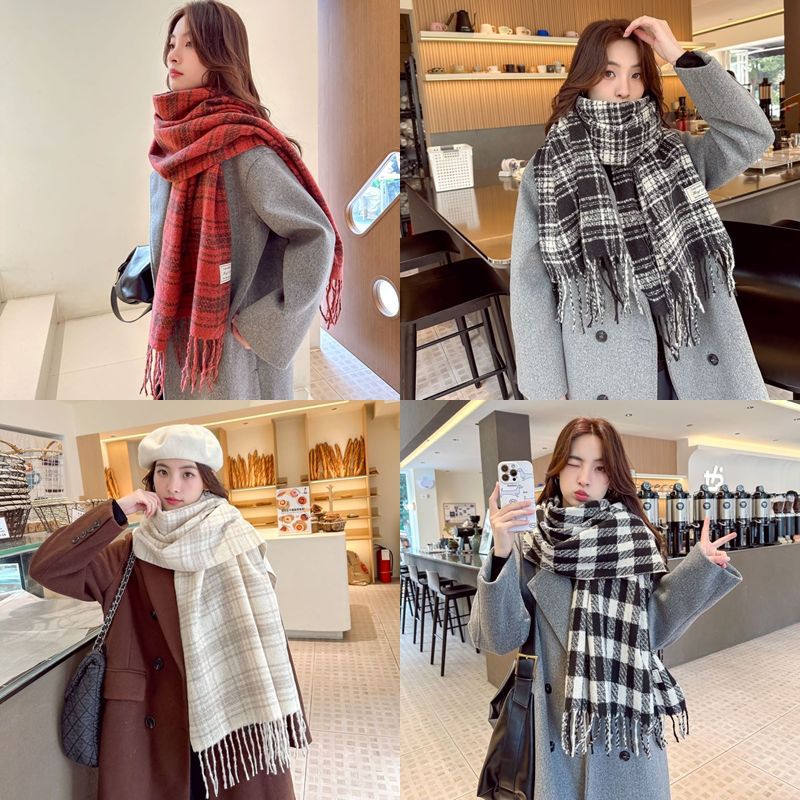 demi-season atmospheric scarf made of faux fur