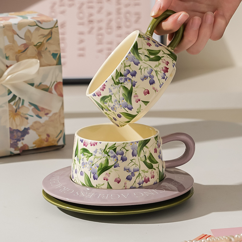 Taza de café y juego de platillos, té de la tarde floral, taza de cerámica de alto valor, regalo de mano, pintura al óleo estilo ins, mujer retro