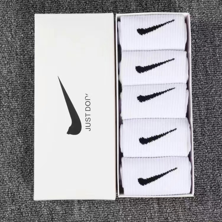 Nike Everyday Crew Socks White Black