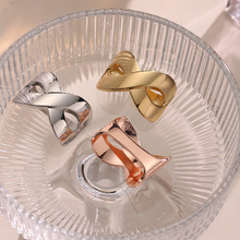 入陌韩国简约金属8字形丝巾扣女士高级感电镀光面围巾披肩扣环饰