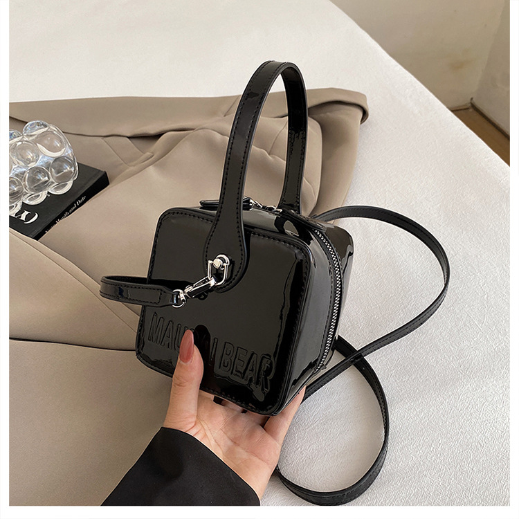A new trendy and stylish handbag for women in 2025, featuring a red single-shoulder crossbody small square bag undefined