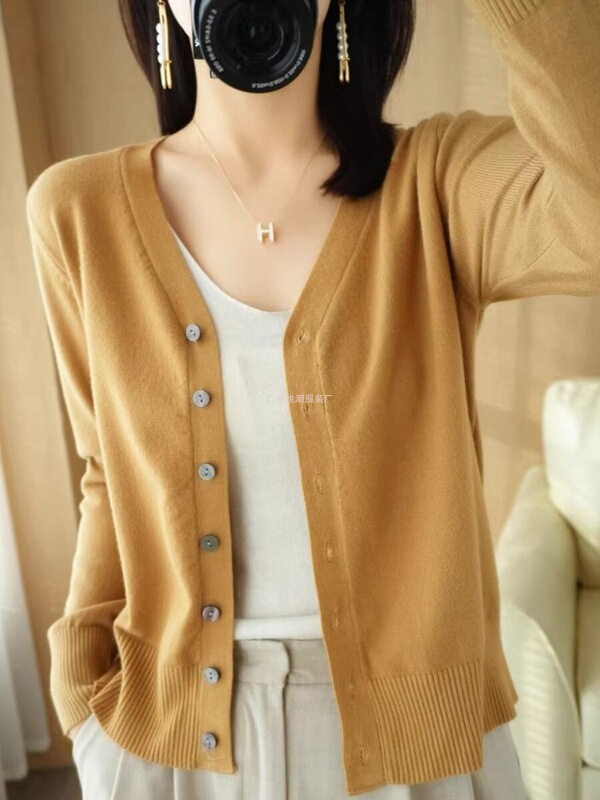 Spring New Style Cardigan Sweater Women's Loose-Fitting Korean-Style V-Neck Short Long-Sleeve Wool Knit Top Spring New Style Cardigan Sweater Women's Loose-Fitting Korean-Style V-Neck Short Long-Sleeve Wool Knit Top