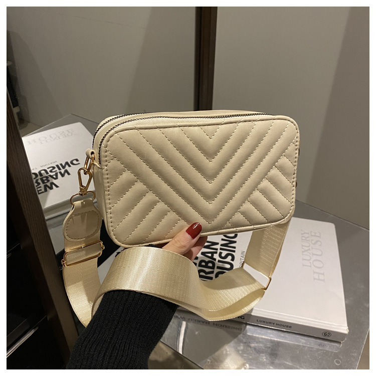 150g Weight Nylon Lining Material Sewing Thread Fashion Element Zipper Closure Type Single Shoulder Strap Strap Type Crossbody Bag Bags Type Casual, Daily, Shopping Occasion Pu Leather Material Solid Color, Lingge Pattern All Seasons Season Women's Gender Classic Style Style Square Shape Women's Pu Leather Solid Color Lingge Classic Style Sewing Thread Square Zipper Crossbody Bag 12