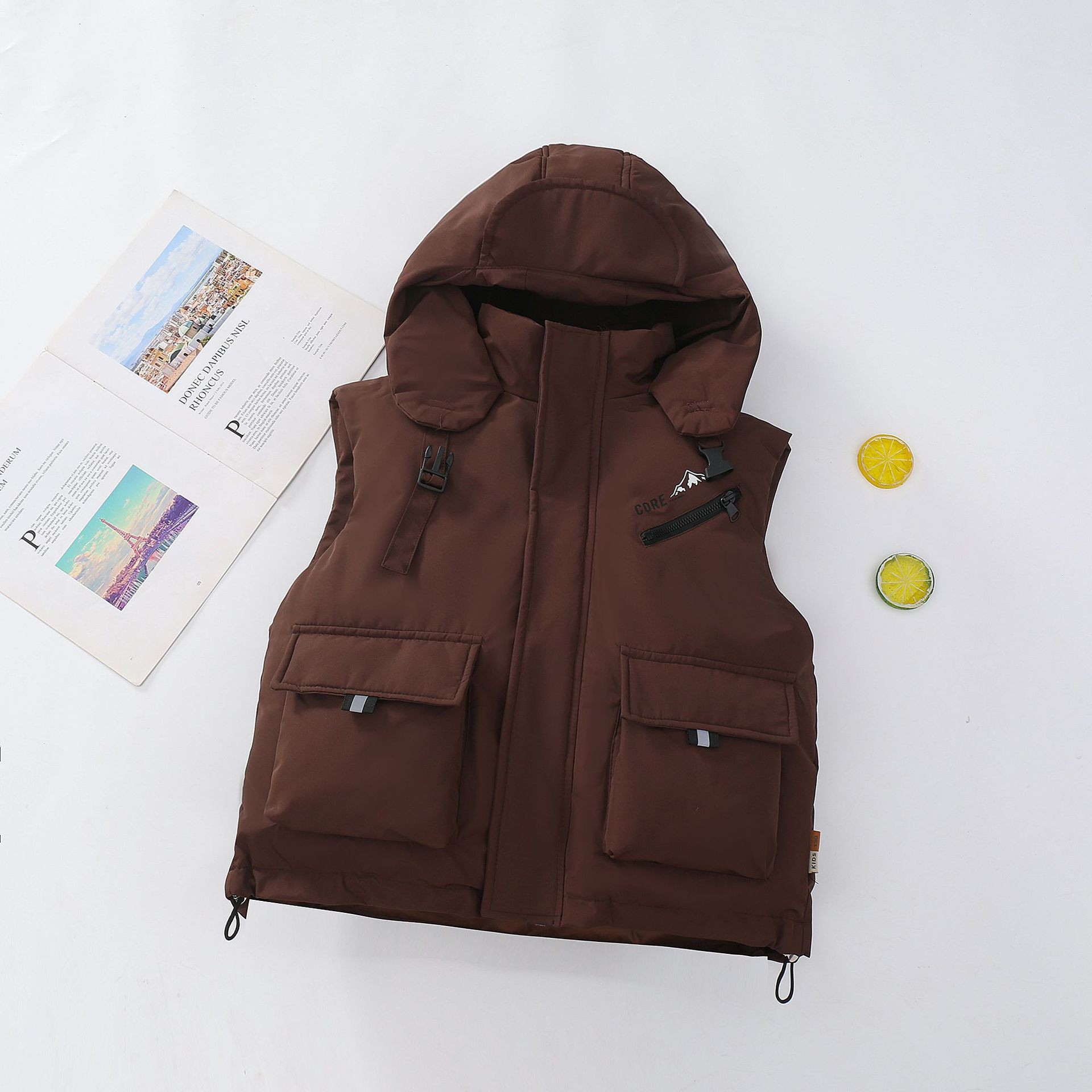 Chaleco de niño 2025 nuevo estilo de aire extranjero primavera / otoño / invierno ropa caliente chaleco de hombro para niños espesa pluma caballo de algodón