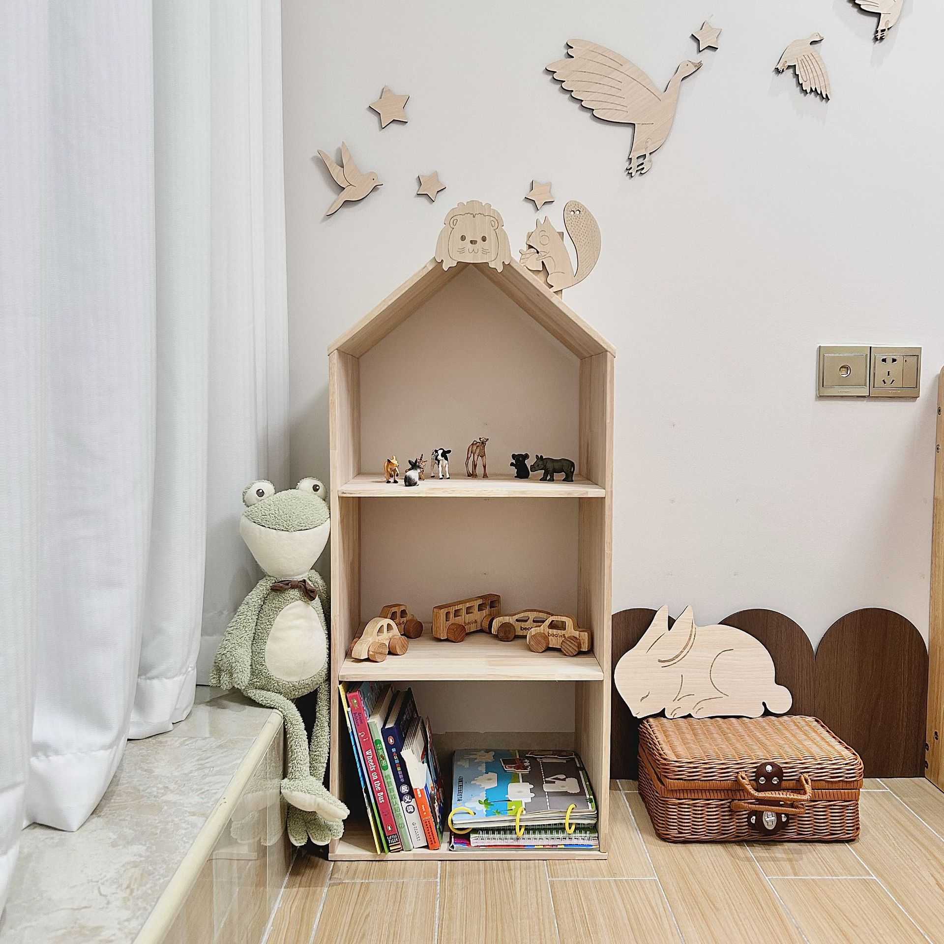 Solid wood Small House bookshelf Nordic style ins children's room decoration toy storage rack multi-layer chimney bookshelf