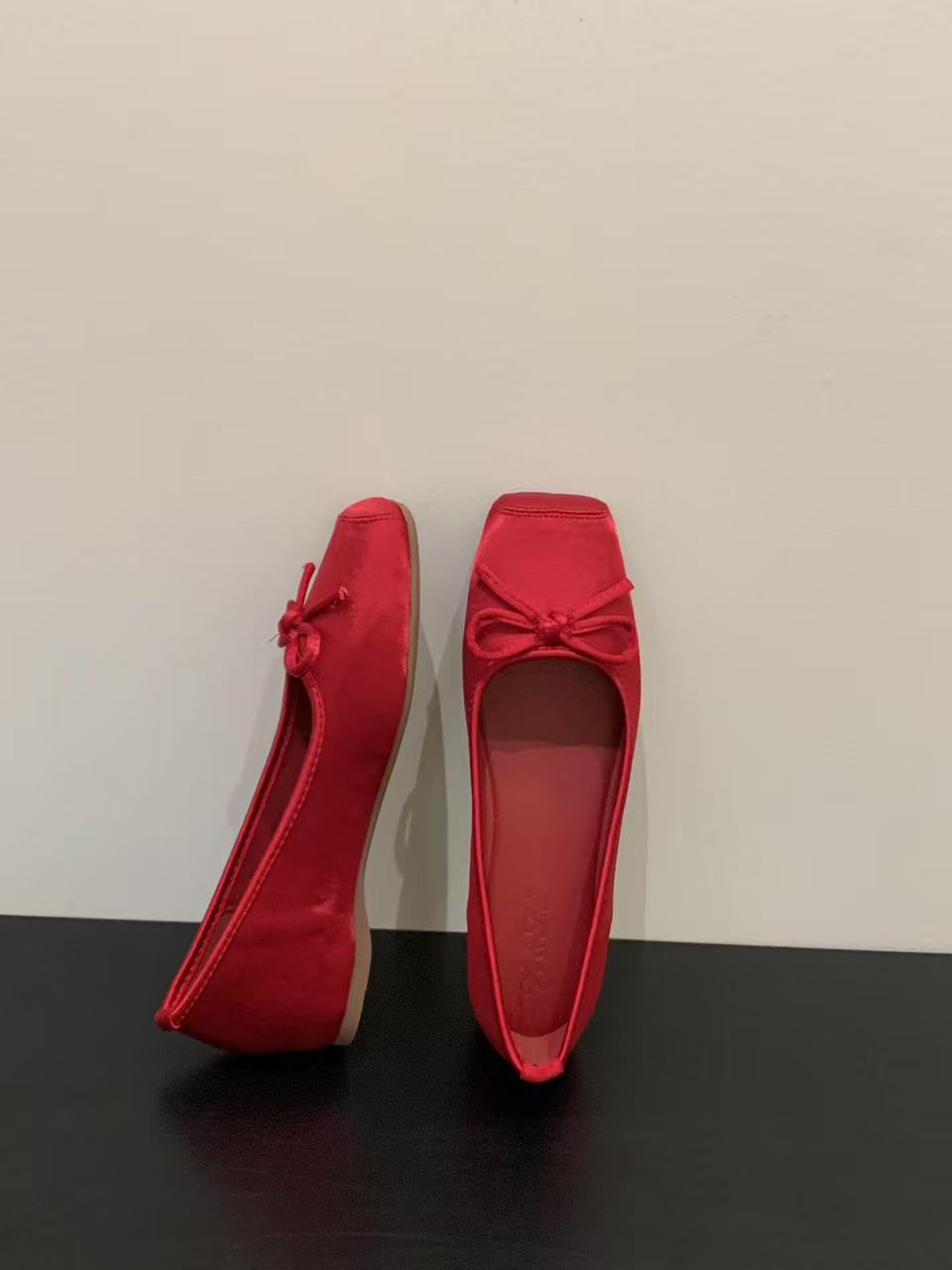 Aumento interno 3CM albaricoque suave zapatos de noche zapatos de mujer 2025 nuevos zapatos de ballet de satén rojo de primavera y verano