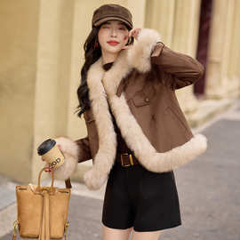 时尚狐狸毛拼接短款鹅绒服女2025冬新款时髦洋气麂皮绒保暖外套