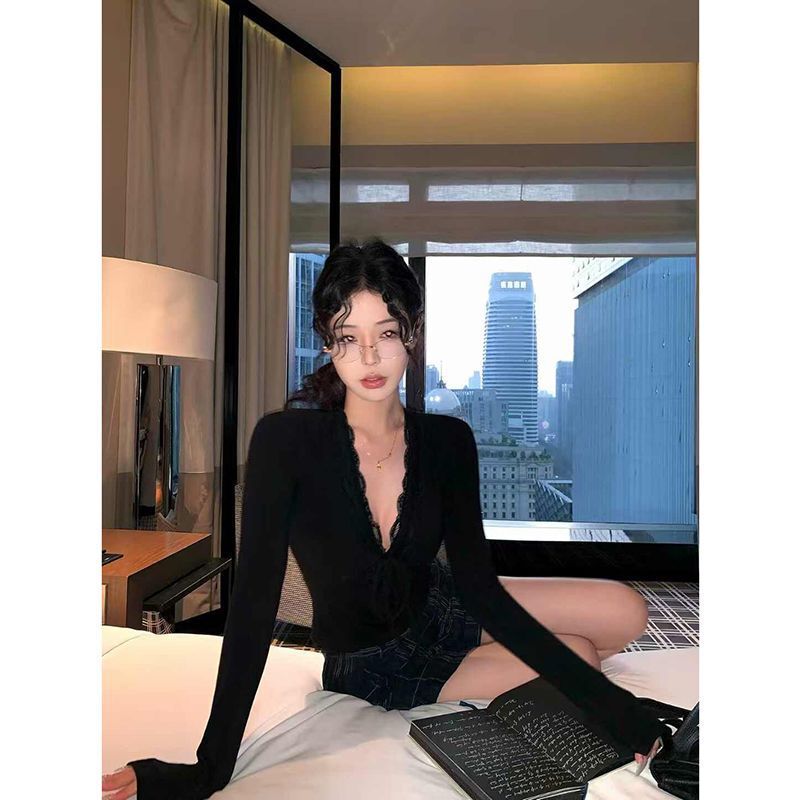 American-Style Sexy Purple V-Neck Patchwork Long-Sleeve T-Shirt for Women, New Winter Model, Slim Fit Versatile Short Top