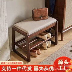 家逸実木は靴の腰掛けを交換します。家庭では靴の腰掛けを履いています。
